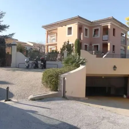 Piscine Centre * سان تروبيه